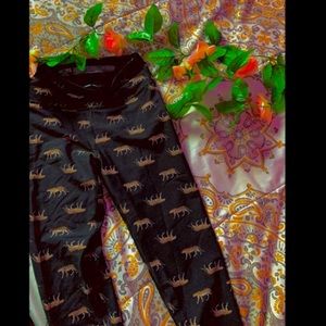 Victoria secret leggings size small black w/ print